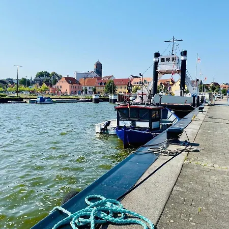 Gelbe Haus Am Hafen *