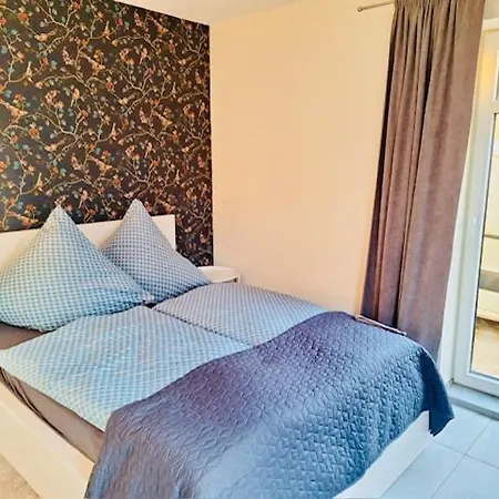 Gelbe Haus Am Hafen *